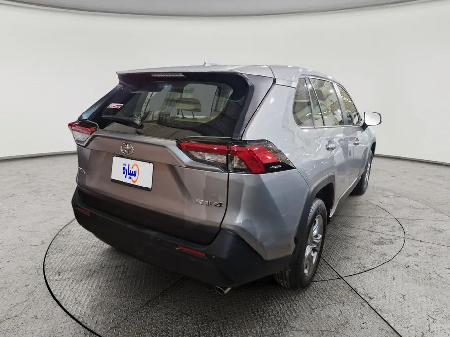 تويوتا راف فور LE 2025 