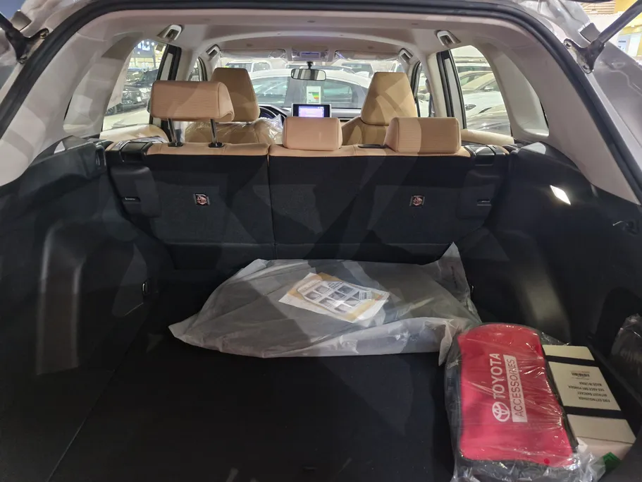 تويوتا راف فور LE 2025 