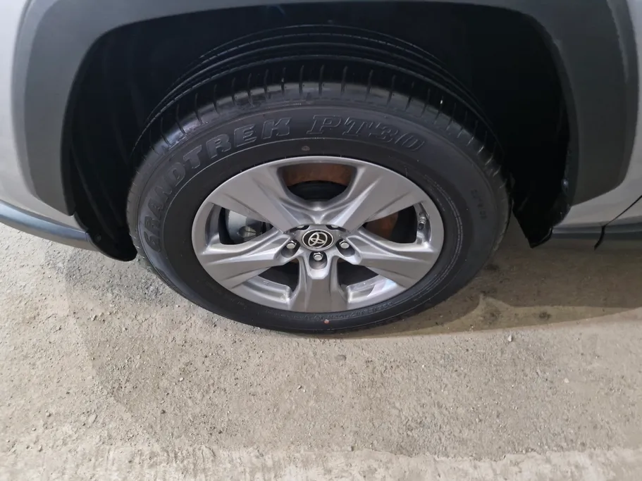 تويوتا راف فور LE 2025 