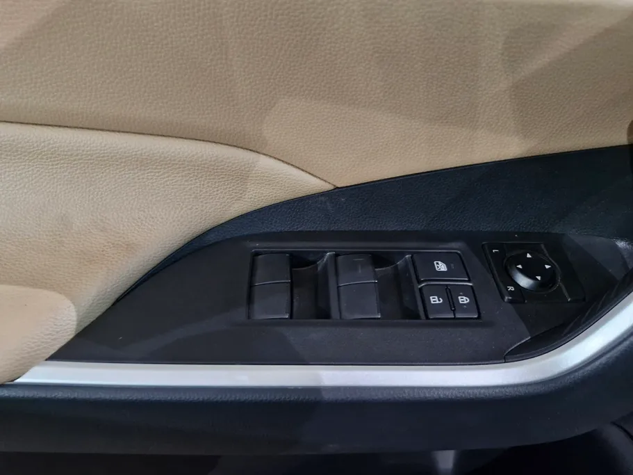 تويوتا راف فور LE 2025 