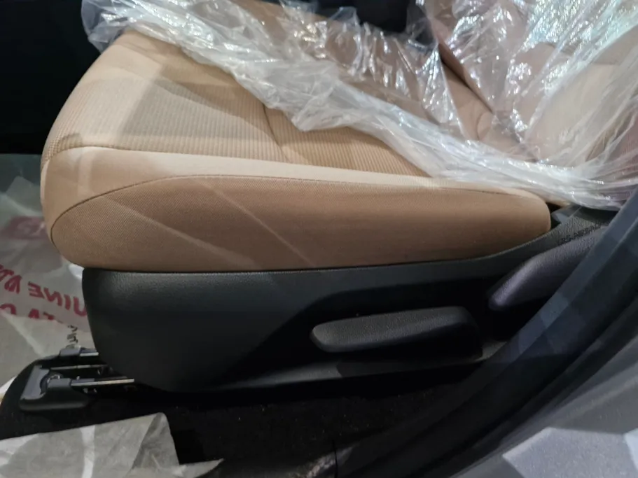 تويوتا راف فور LE 2025 