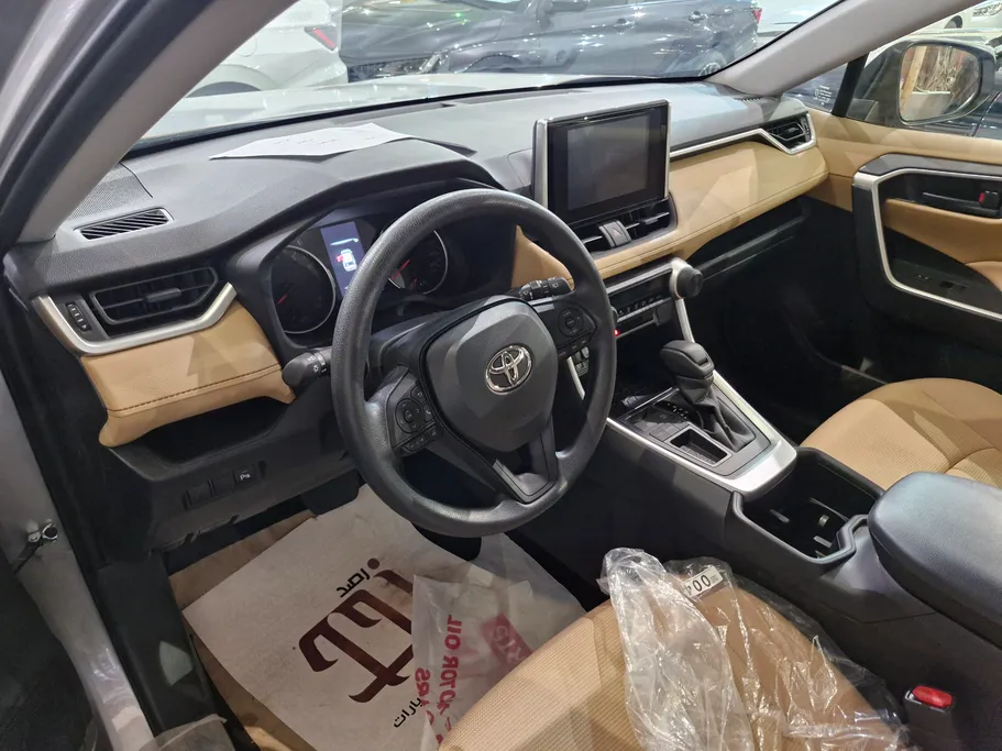 تويوتا راف فور LE 2025 