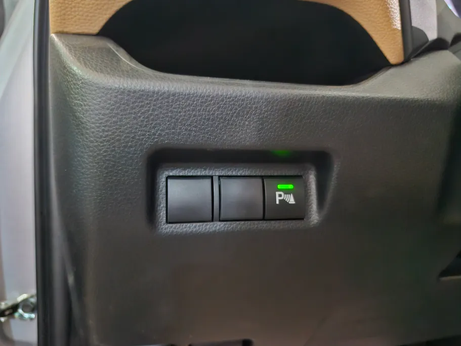 تويوتا راف فور LE 2025 