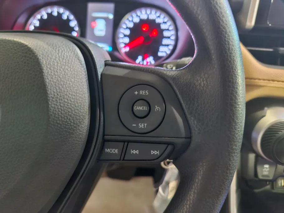 تويوتا راف فور LE 2025 