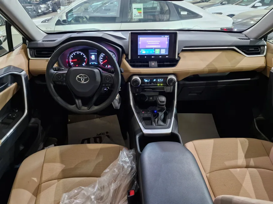 تويوتا راف فور LE 2025 