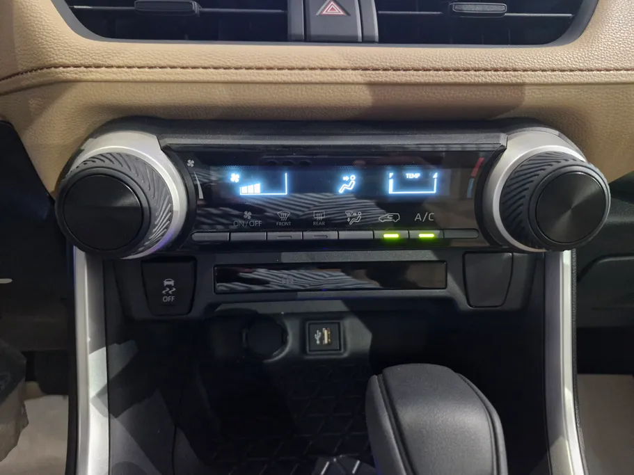 تويوتا راف فور LE 2025 