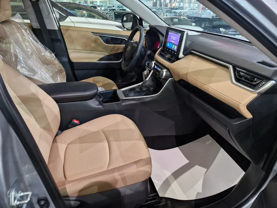 تويوتا راف فور LE 2025 