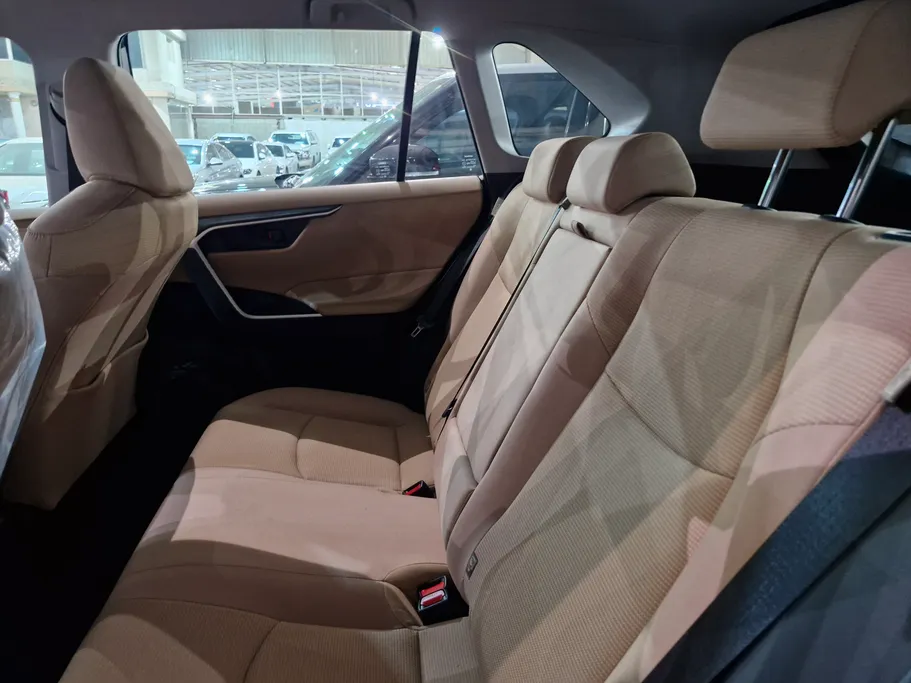 تويوتا راف فور LE 2025 