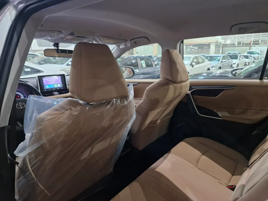 تويوتا راف فور LE 2025 