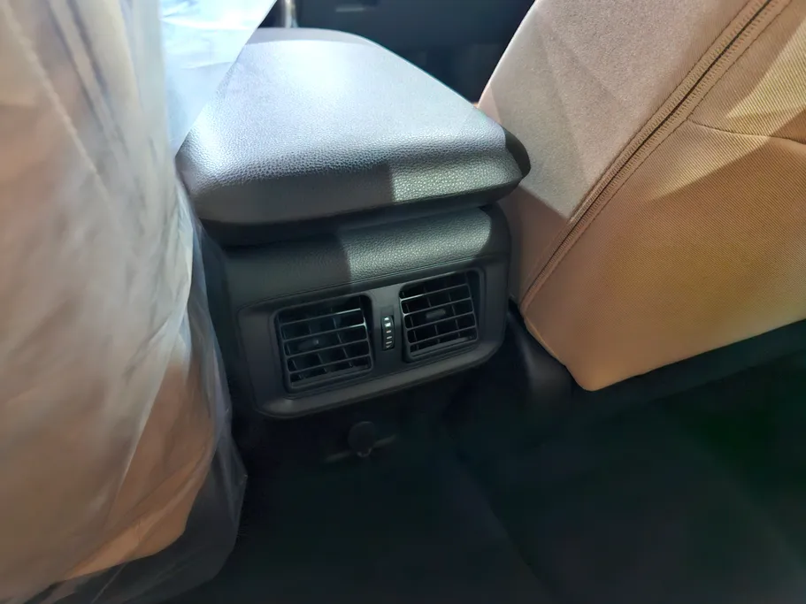 تويوتا راف فور LE 2025 