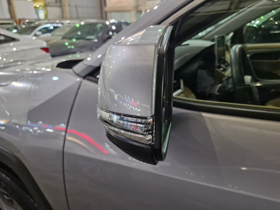 تويوتا راف فور LE 2025 