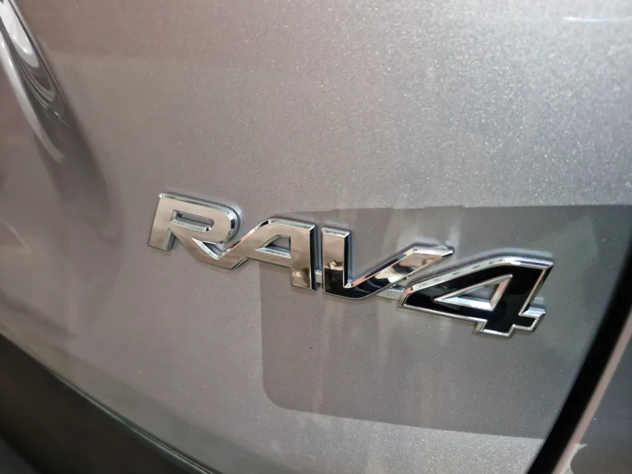 تويوتا راف فور LE 2025 