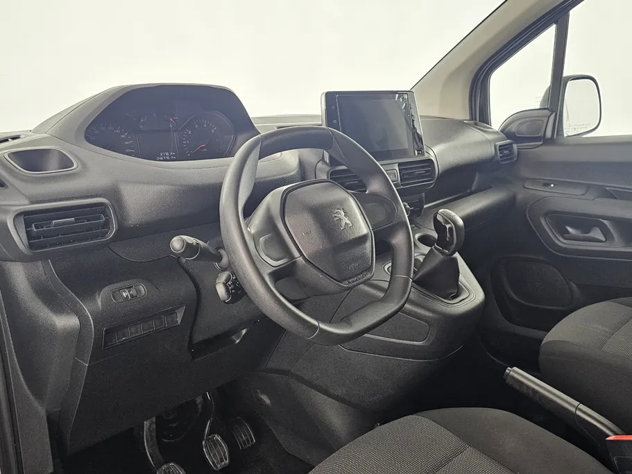 2023 Peugeot Partner Short van 