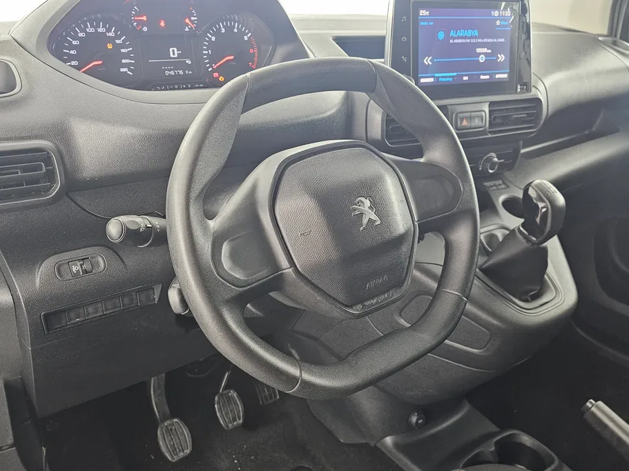 2023 Peugeot Partner Short van 