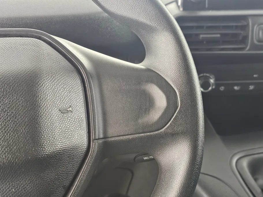 2023 Peugeot Partner Short van 