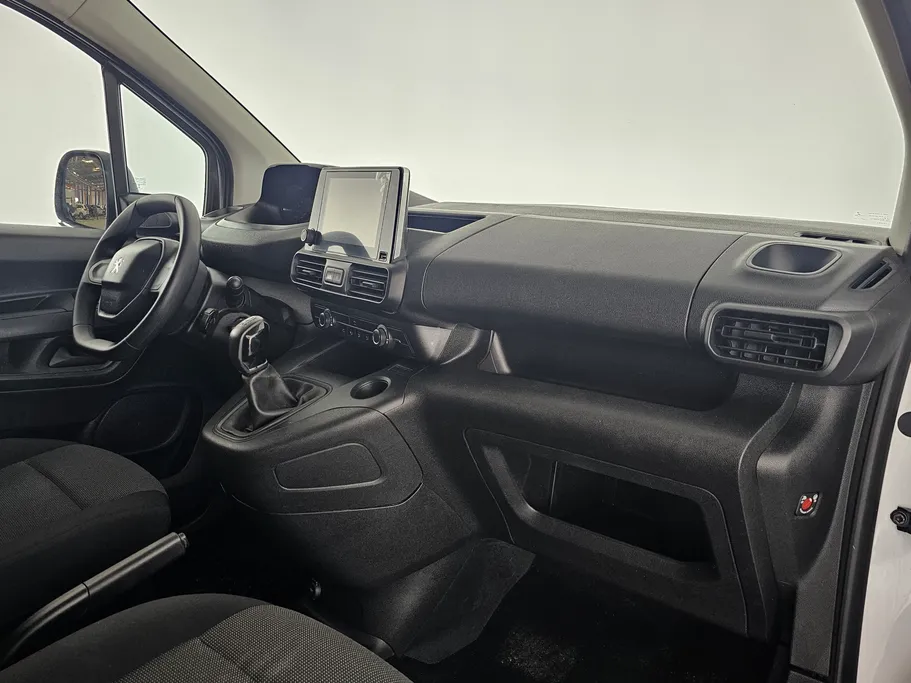 2023 Peugeot Partner Short van 