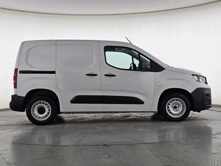2023 Peugeot Partner Short van 