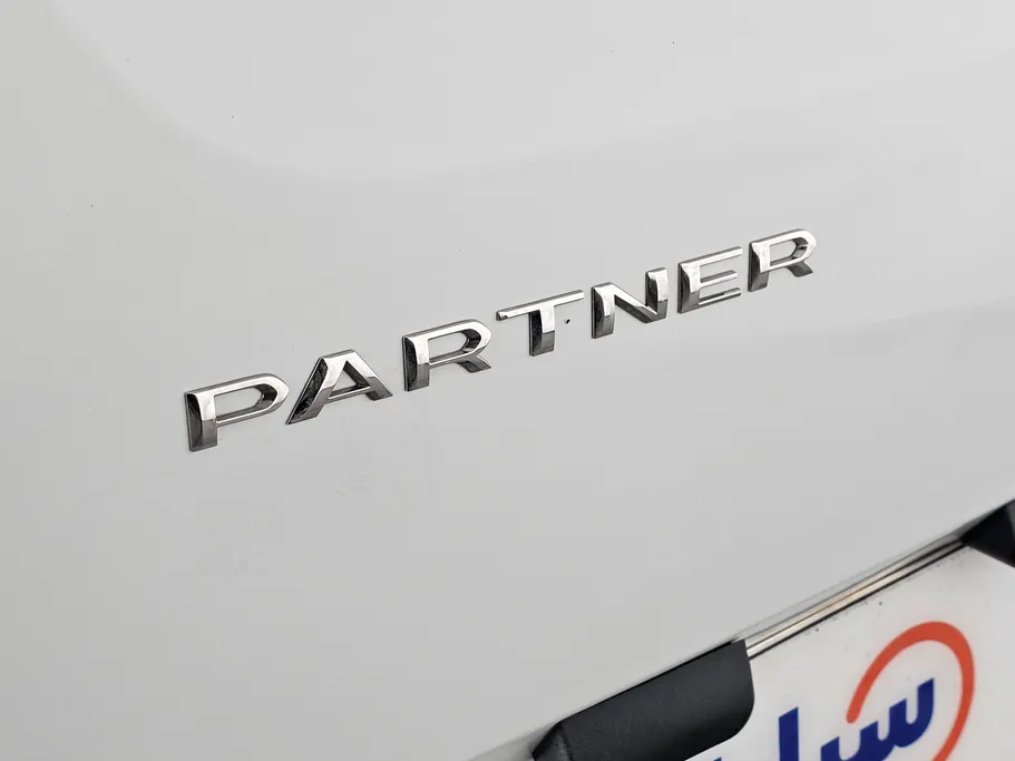 2023 Peugeot Partner Short van 