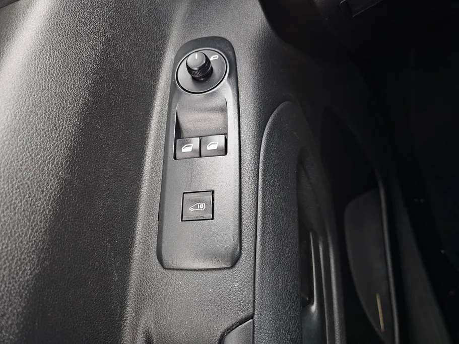2023 Peugeot Partner Short van 