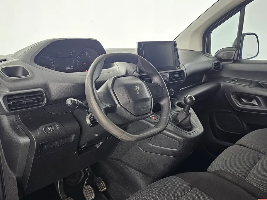 2023 Peugeot Partner Short van 