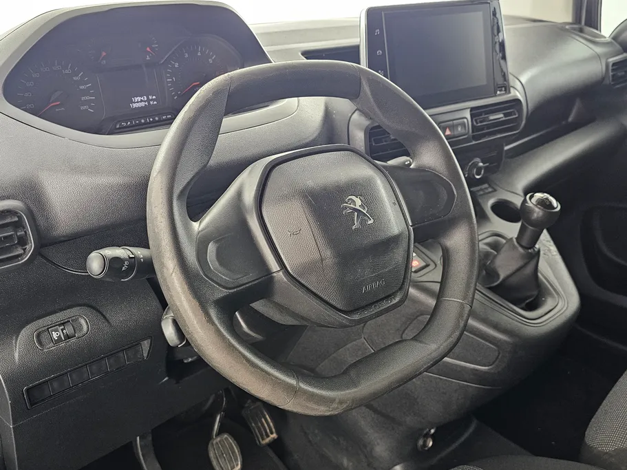2023 Peugeot Partner Short van 