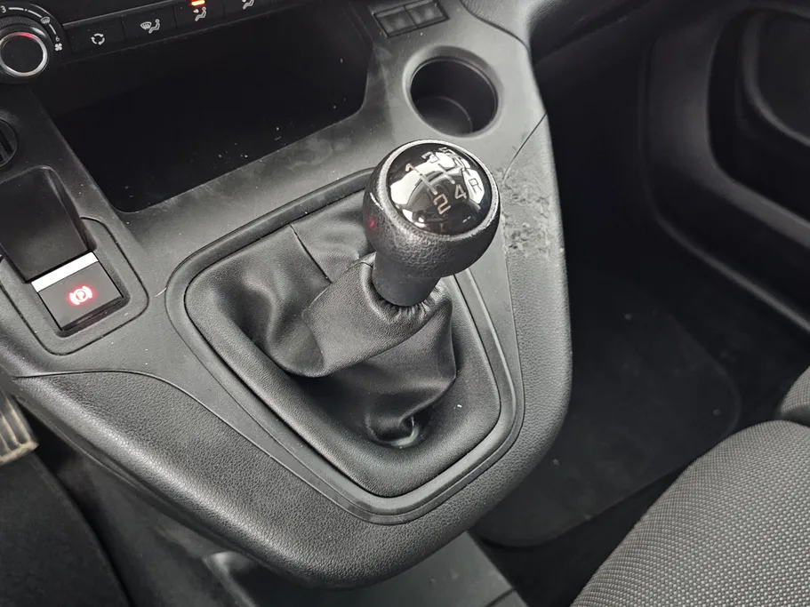 2023 Peugeot Partner Short van 