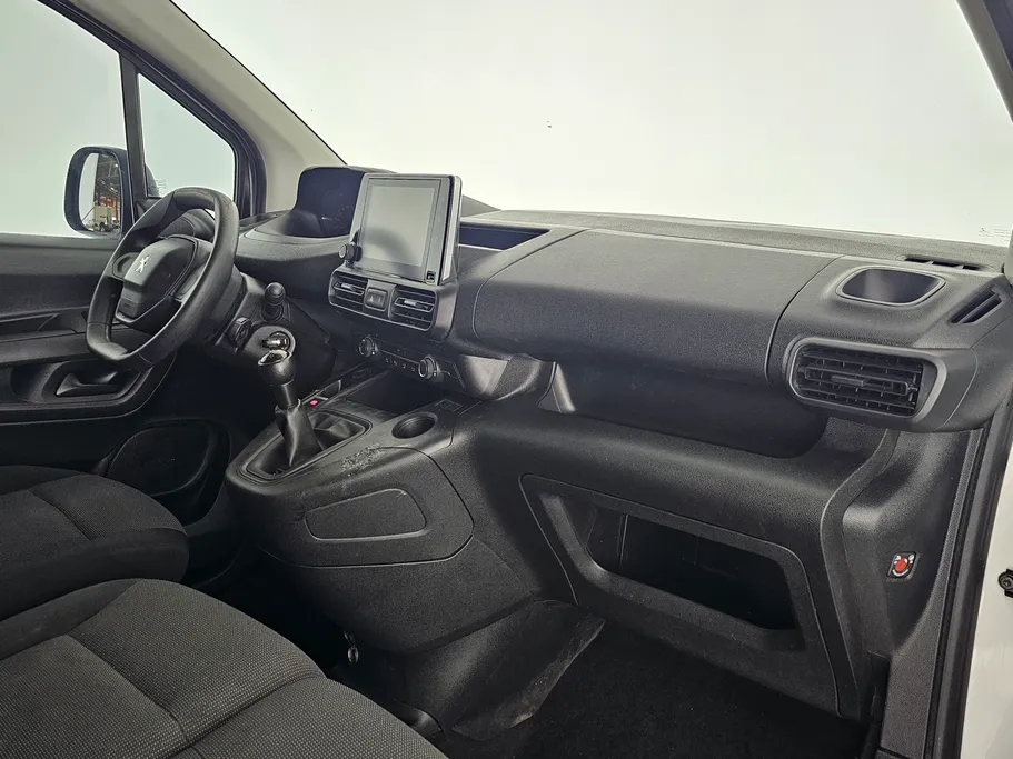 2023 Peugeot Partner Short van 