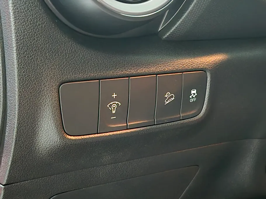 2023 Hyundai Kona SMART (Two Tone) 