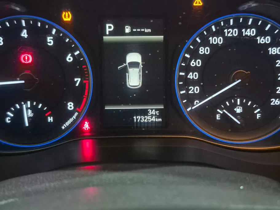 2023 Hyundai Kona SMART (Two Tone) 