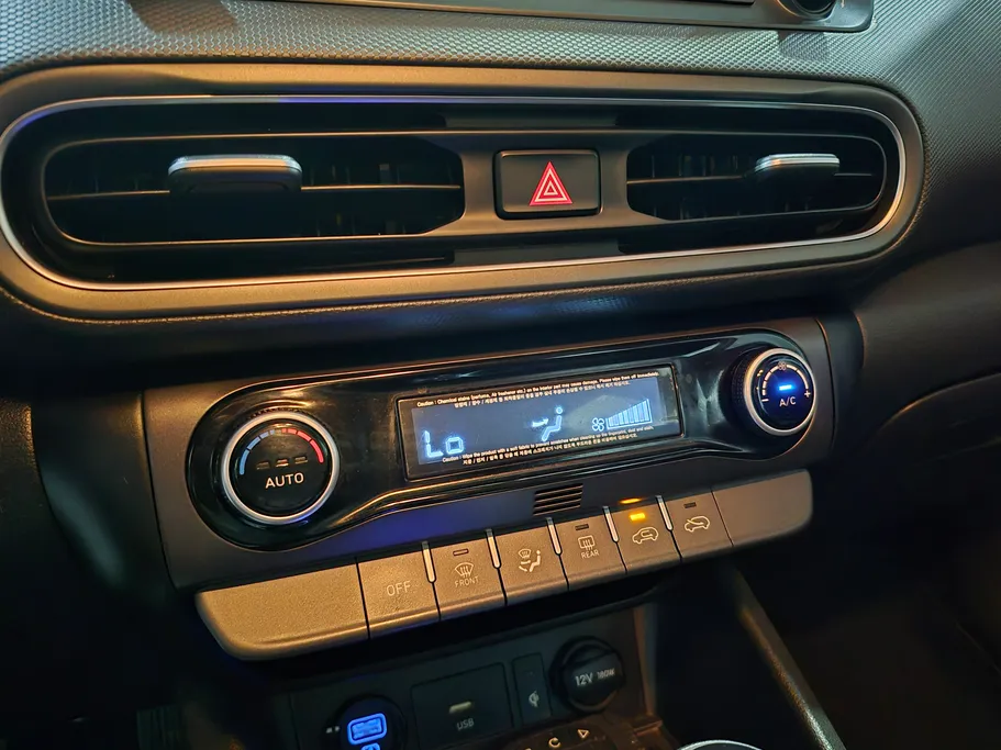 2023 Hyundai Kona SMART (Two Tone) 
