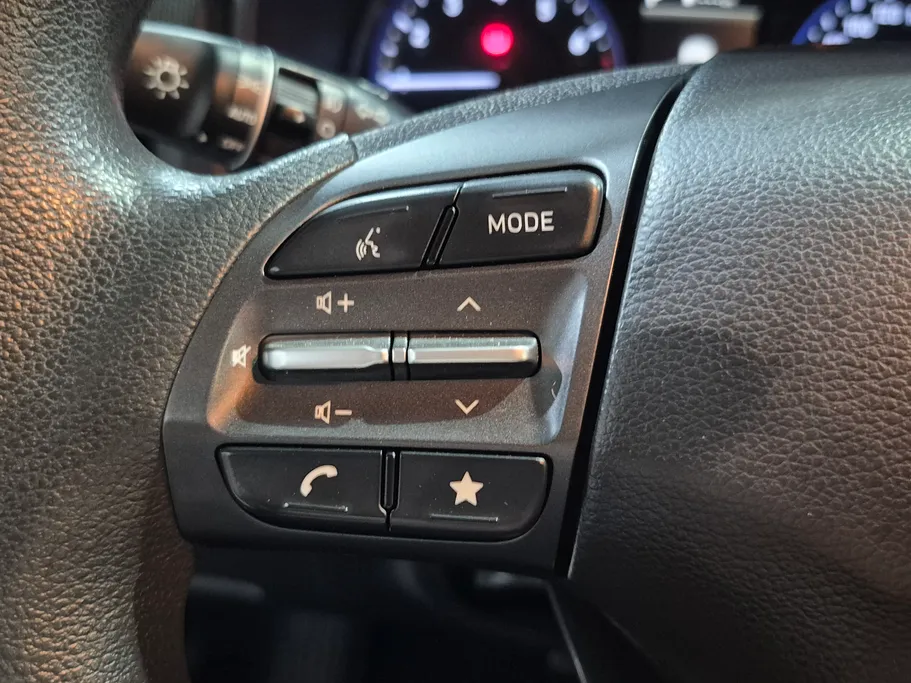 2023 Hyundai Kona SMART (Two Tone) 