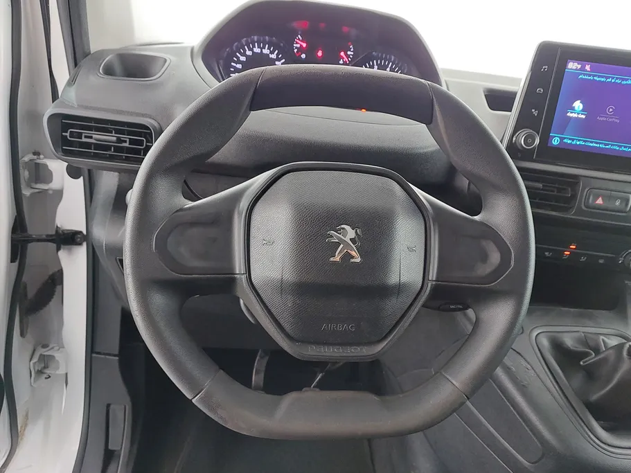 2023 Peugeot Partner Short van 