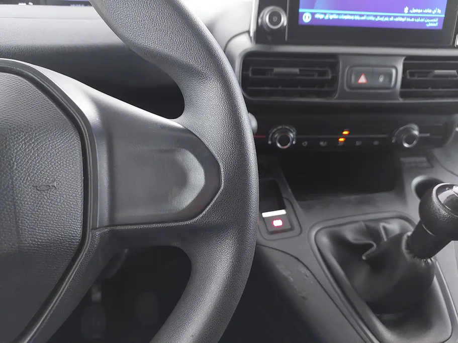 2023 Peugeot Partner Short van 