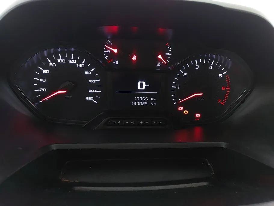 2023 Peugeot Partner Short van 