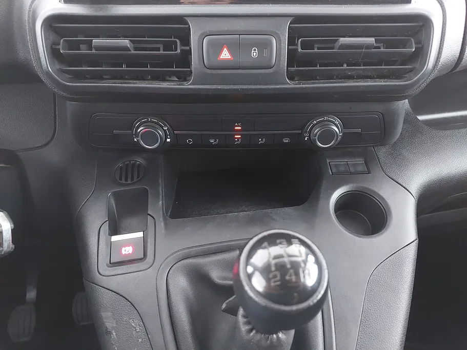 2023 Peugeot Partner Short van 