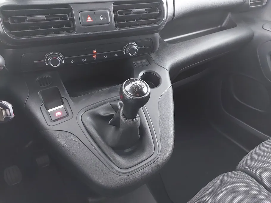 2023 Peugeot Partner Short van 