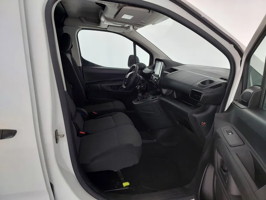2023 Peugeot Partner Short van 