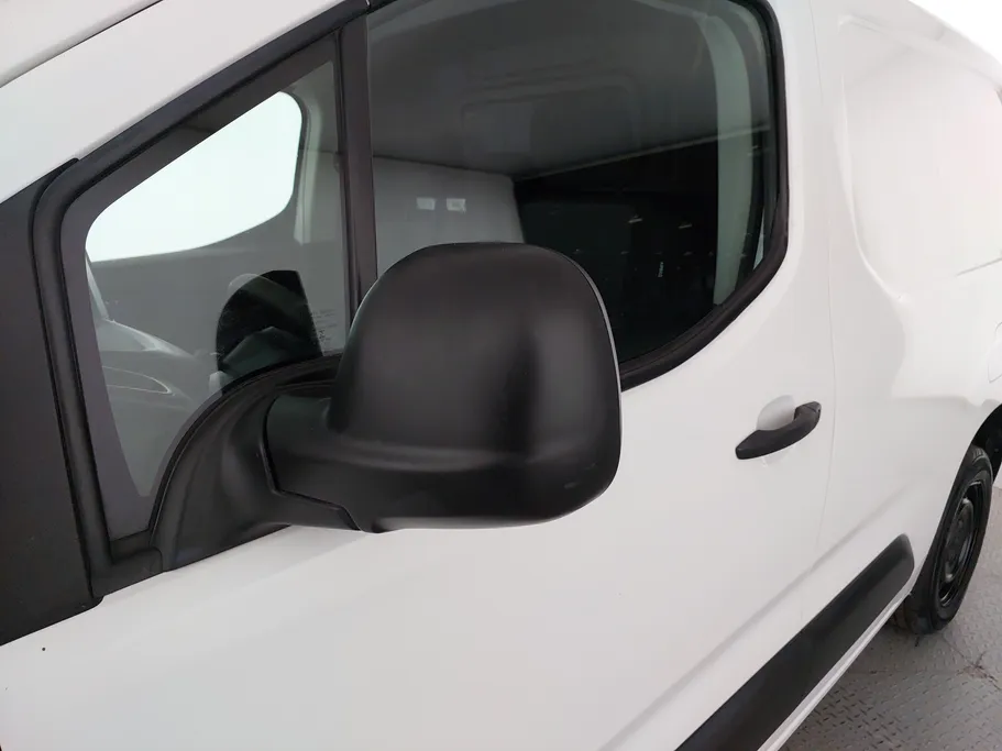 2023 Peugeot Partner Short van 