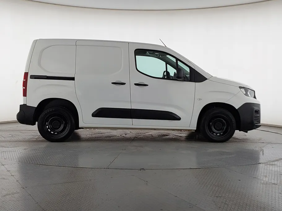 2023 Peugeot Partner Short van 