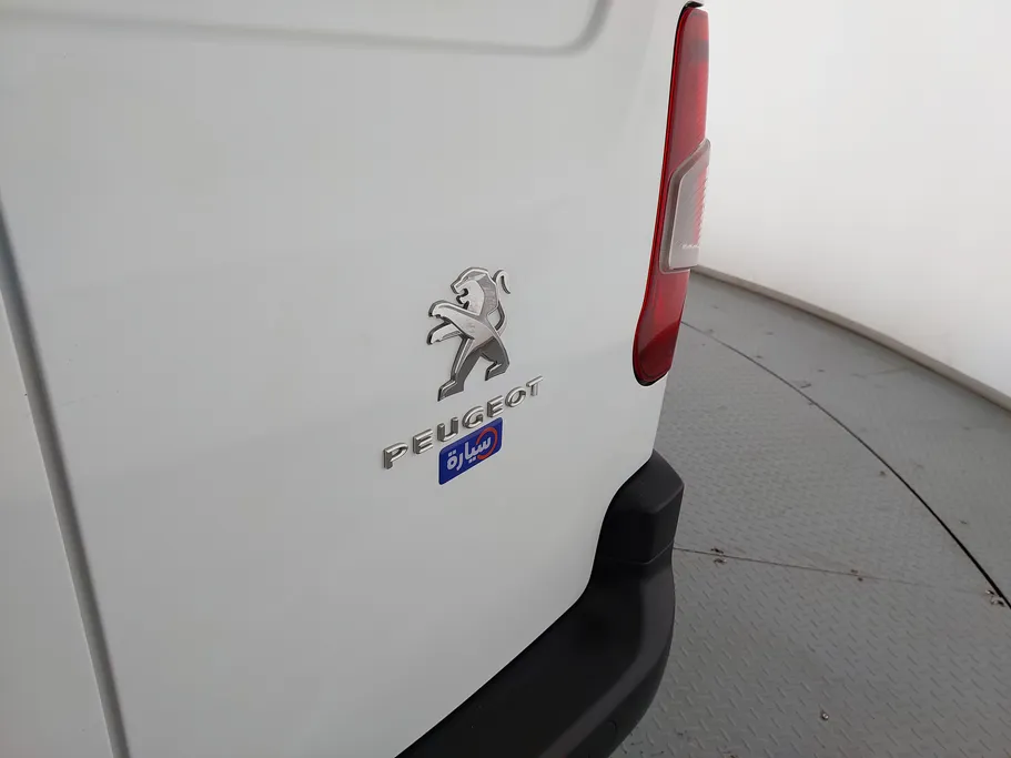 2023 Peugeot Partner Short van 