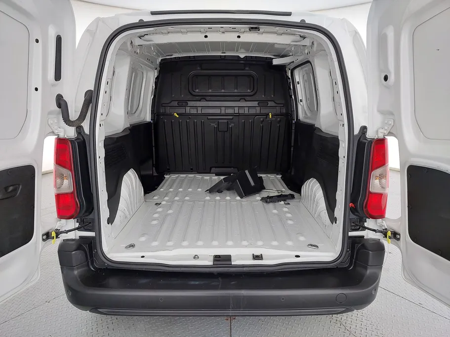 2023 Peugeot Partner Short van 