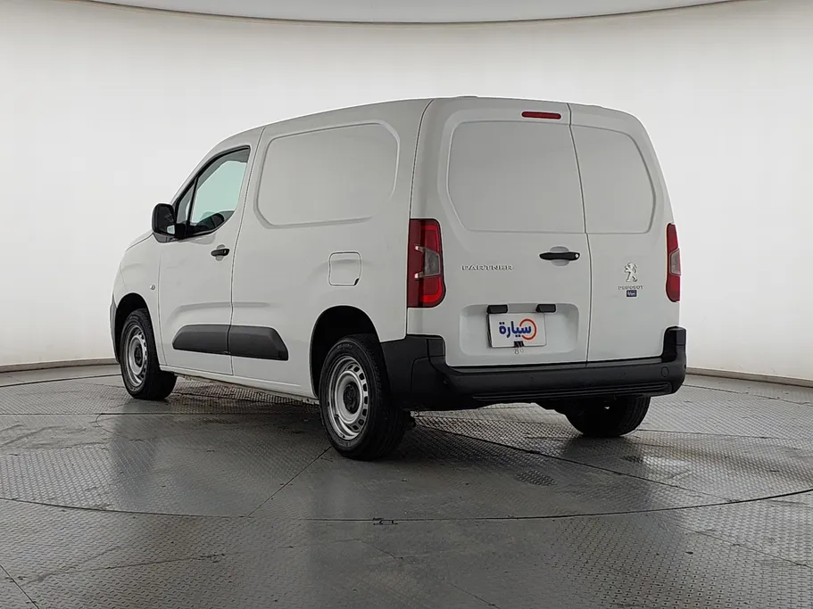 2023 Peugeot Partner Short van 