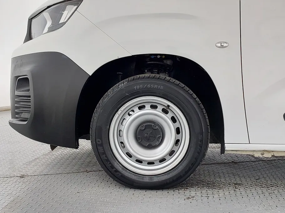 2023 Peugeot Partner Short van 