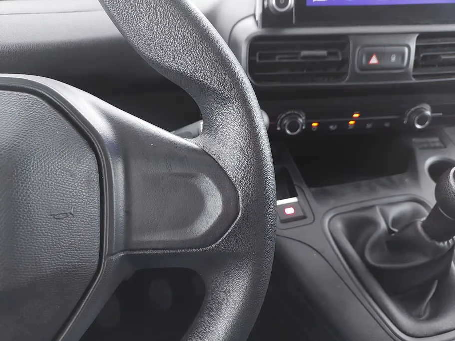 2023 Peugeot Partner Short van 