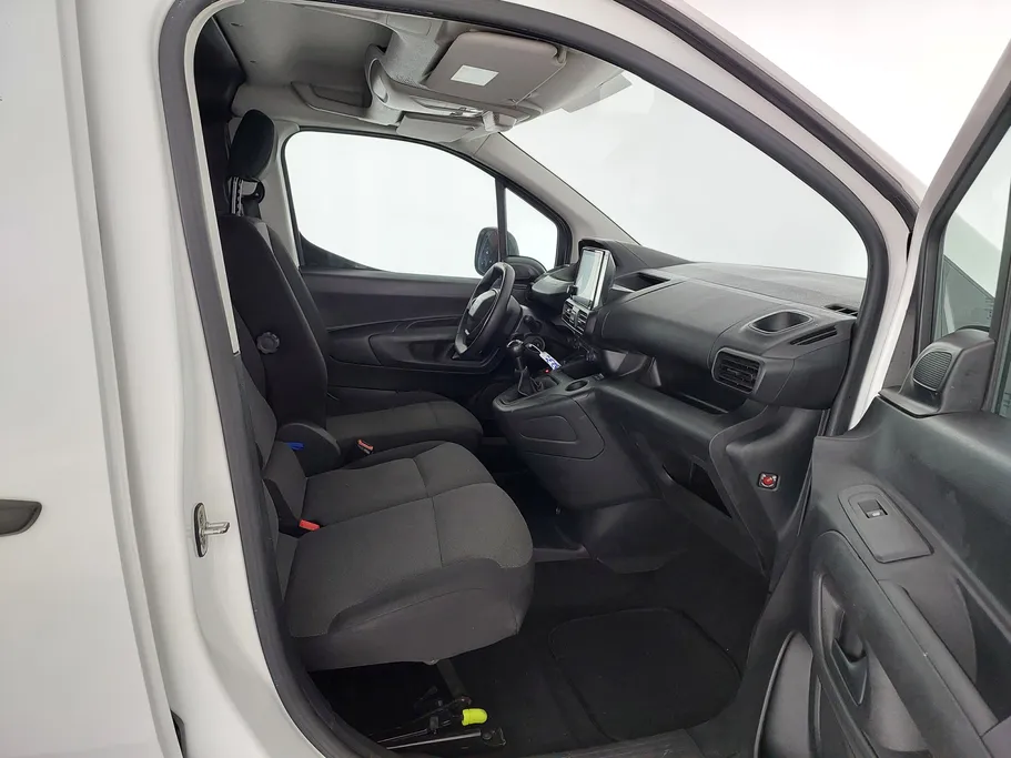 2023 Peugeot Partner Short van 