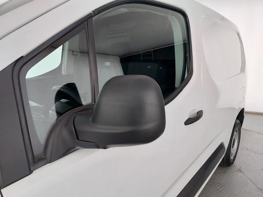2023 Peugeot Partner Short van 