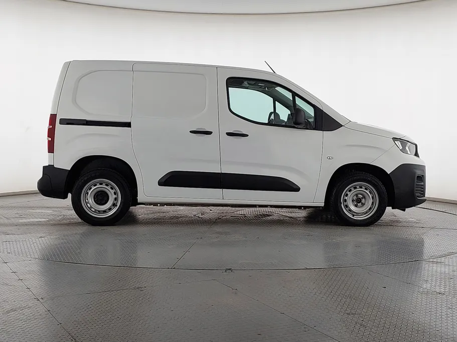 2023 Peugeot Partner Short van 