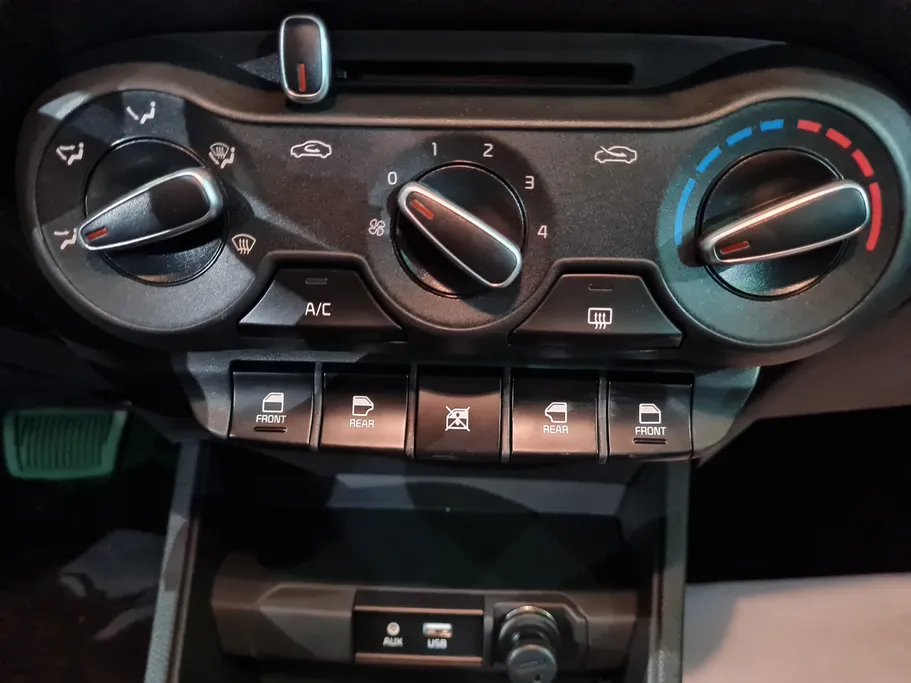 2025 Kia Pegas LX 