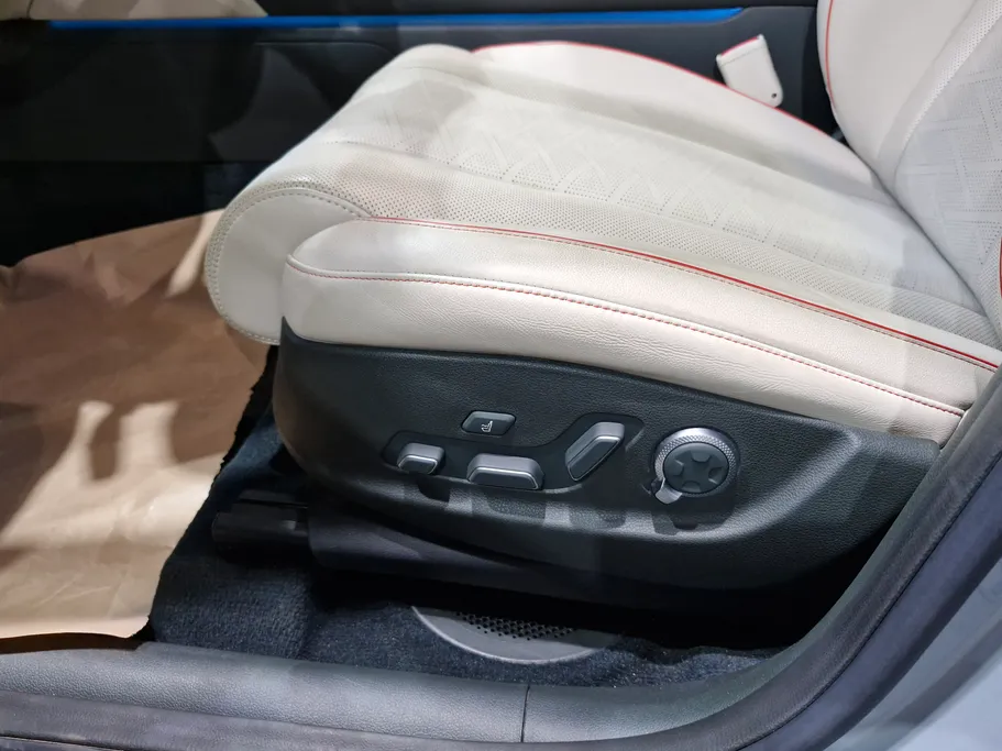 2025 Genesis GV80 Prestige 