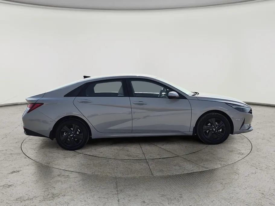 2023 Hyundai Elantra Smart 